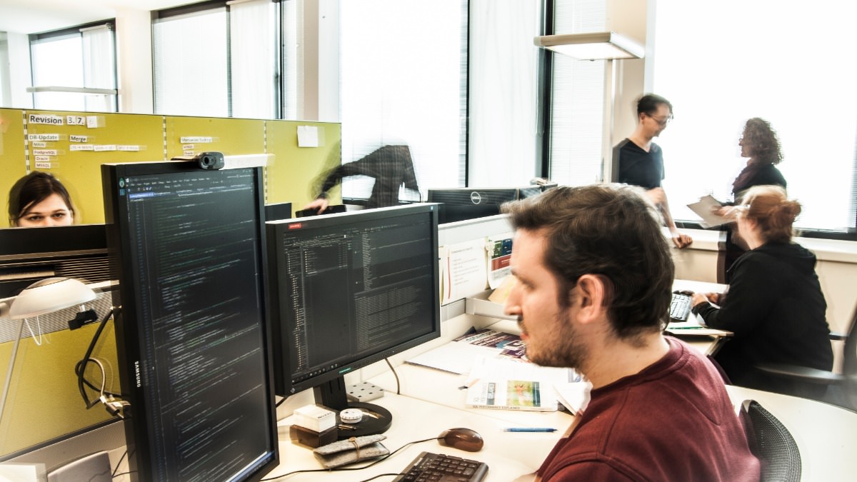 Company HAKOM Solutions